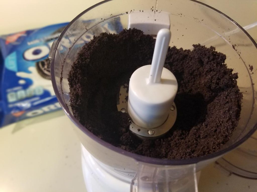 Super Easy Oreo Balls Recipe - Learn how to make these amazing No Bake Oreo Balls that are simple & taste delicious. I'll show you how to decorate them for every holiday too. The Perfect Party Desserts #nobakedessert #oreoballs #cakeballs #oreoballrecipe #nobakerecipe #3ingredient