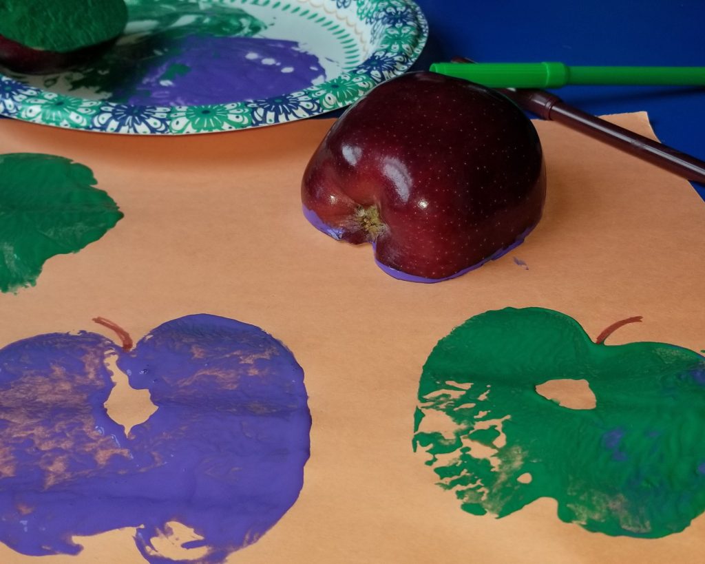 Easy & Fun Fall art project is apple stamping. just dip a sliced apple in paint and stamp on a piece of construction paper. Great fall craft after apple picking.